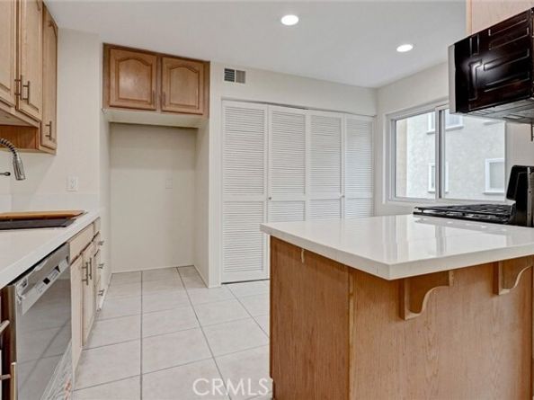 21901 Lassen Street 121, Chatsworth (los Angeles) CA 91311
