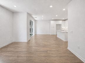 9425 N Sepulveda Blvd. 4, North Hills (los Angeles) CA 91343
