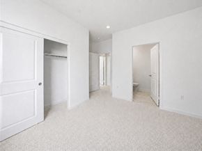 9425 N Sepulveda Blvd. 4, North Hills (los Angeles) CA 91343