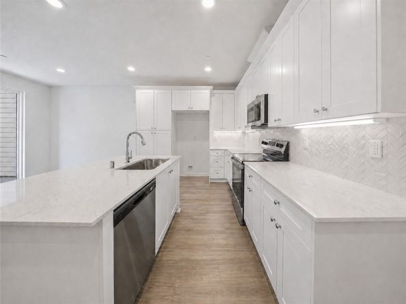 9425 N Sepulveda Blvd. 4, North Hills (los Angeles) CA 91343