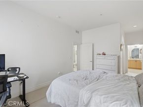 917 S New Hampshire 301, Los Angeles CA 90006