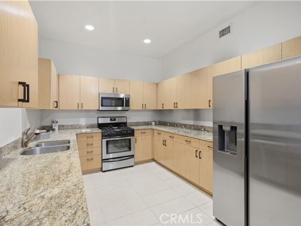 917 S New Hampshire 301, Los Angeles CA 90006