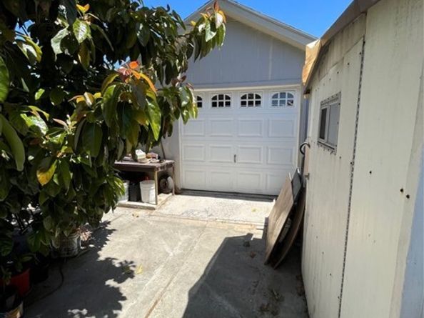 1610 N Fries Avenue, Wilmington (los Angeles) CA 90744