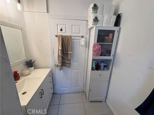 1610 N Fries Avenue, Wilmington (los Angeles) CA 90744