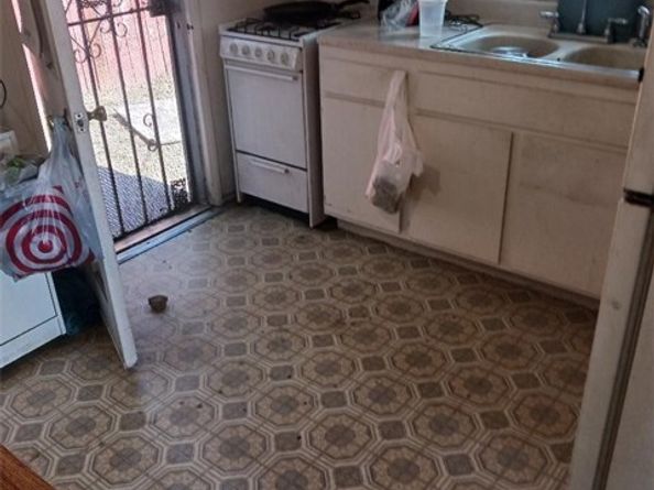 5155 W 104th St, Lennox CA 90304