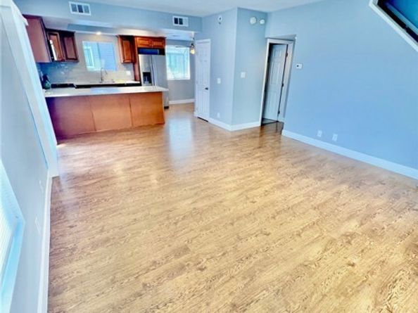 15125 Nordhoff Street 19, North Hills (los Angeles) CA 91343