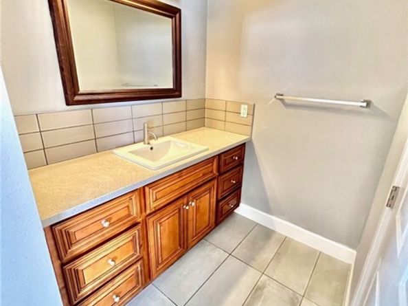 15125 Nordhoff Street 19, North Hills (los Angeles) CA 91343