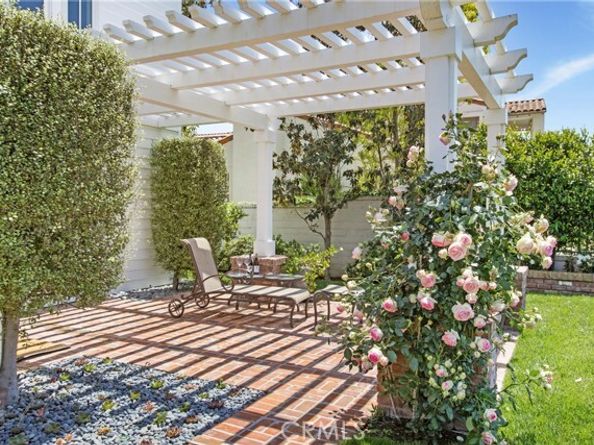 15 Canada Oaks, Laguna Hills CA 92679