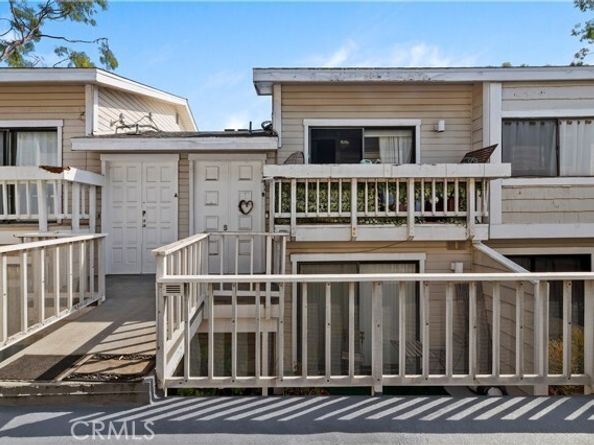 4652 Don Lorenzo B, Los Angeles CA 90008