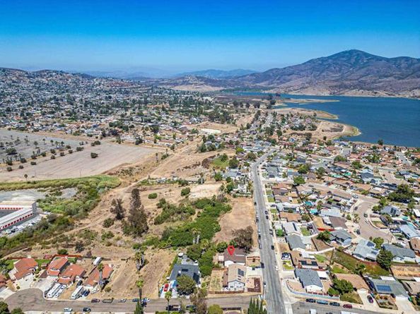 8808 Leigh Ave, Spring Valley CA 91977