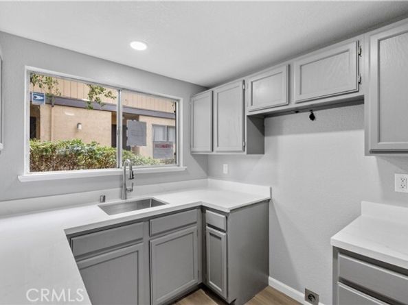 10401 Shaw Street 402, Oakland CA 94605