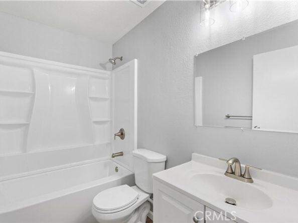 10401 Shaw Street 402, Oakland CA 94605