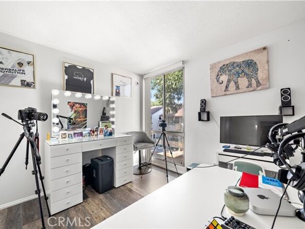 8601 International Avenue 224, Canoga Park (los Angeles) CA 91304