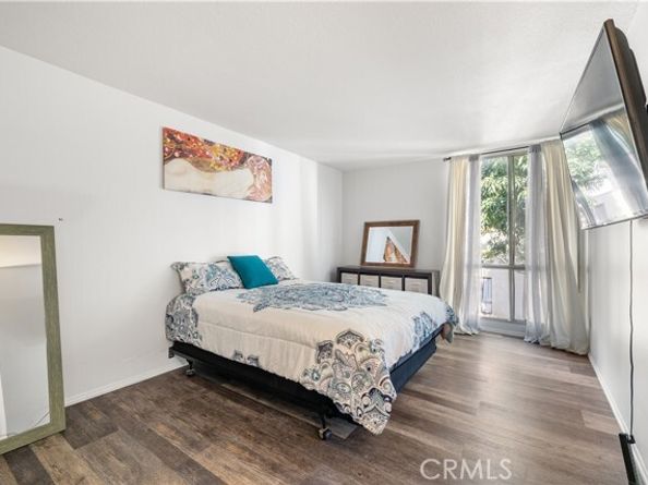 8601 International Avenue 224, Canoga Park (los Angeles) CA 91304
