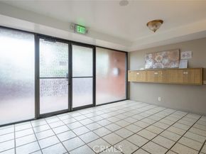 17522 Sherman Way 202, Van Nuys (los Angeles) CA 91406