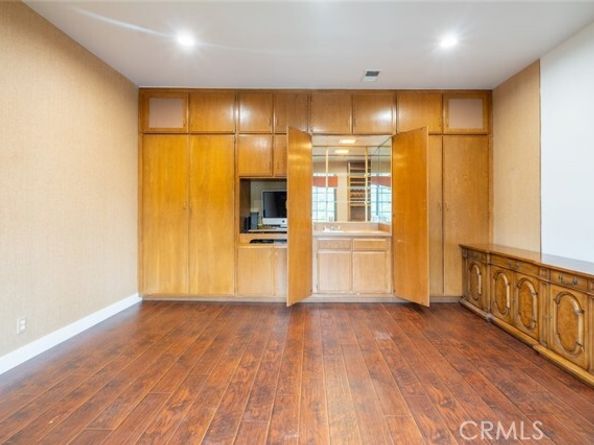 17522 Sherman Way 202, Van Nuys (los Angeles) CA 91406