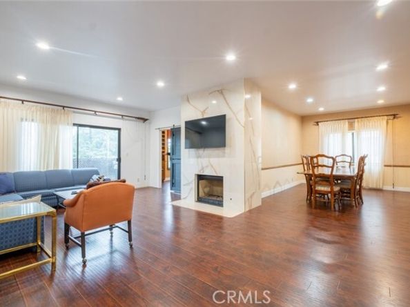 17522 Sherman Way 202, Van Nuys (los Angeles) CA 91406