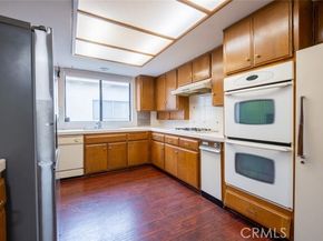 17522 Sherman Way 202, Van Nuys (los Angeles) CA 91406