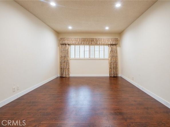 17522 Sherman Way 202, Van Nuys (los Angeles) CA 91406