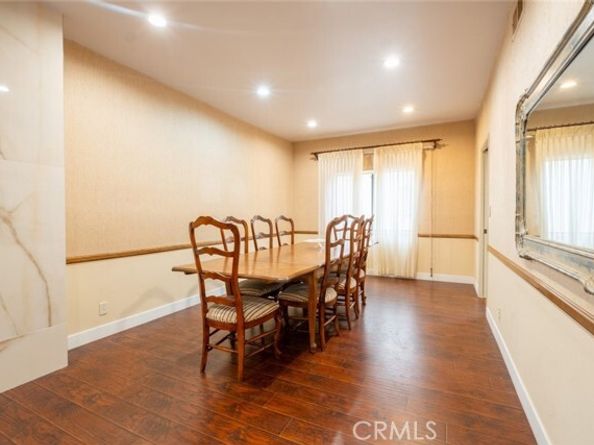 17522 Sherman Way 202, Van Nuys (los Angeles) CA 91406