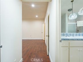17522 Sherman Way 202, Van Nuys (los Angeles) CA 91406