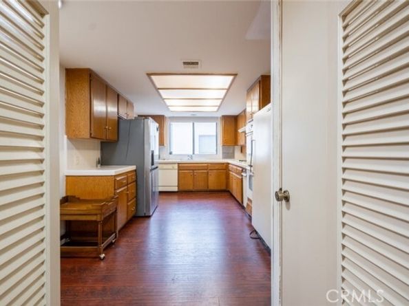 17522 Sherman Way 202, Van Nuys (los Angeles) CA 91406