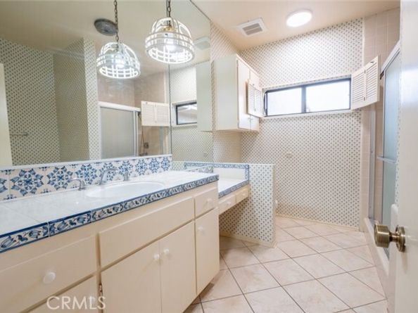 17522 Sherman Way 202, Van Nuys (los Angeles) CA 91406
