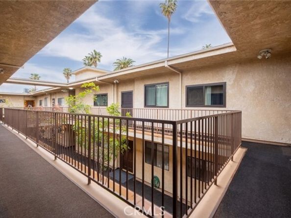 17522 Sherman Way 202, Van Nuys (los Angeles) CA 91406