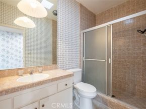 17522 Sherman Way 202, Van Nuys (los Angeles) CA 91406