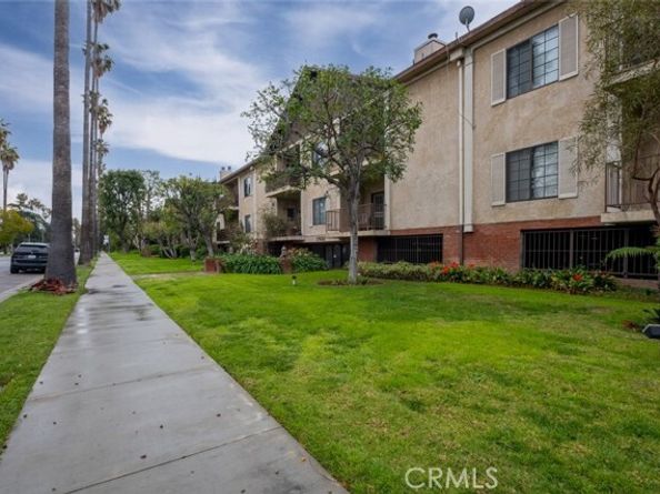 17522 Sherman Way 202, Van Nuys (los Angeles) CA 91406