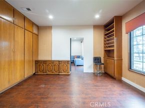 17522 Sherman Way 202, Van Nuys (los Angeles) CA 91406