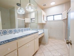 17522 Sherman Way 202, Van Nuys (los Angeles) CA 91406