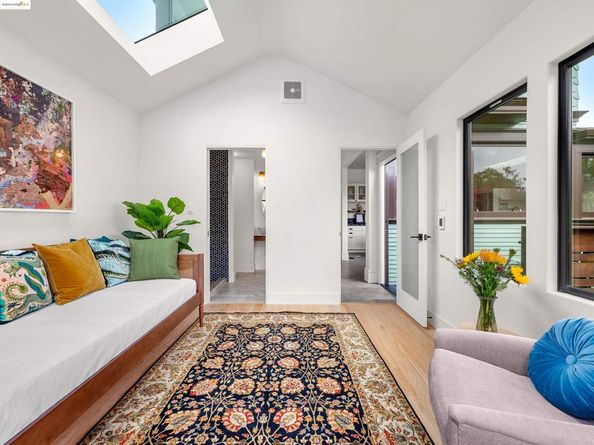 380 60th Street, Oakland CA 94618