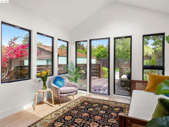 380 60th Street, Oakland CA 94618
