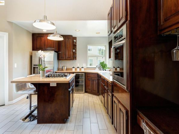 10353 Royal Oak Rd, Oakland CA 94605