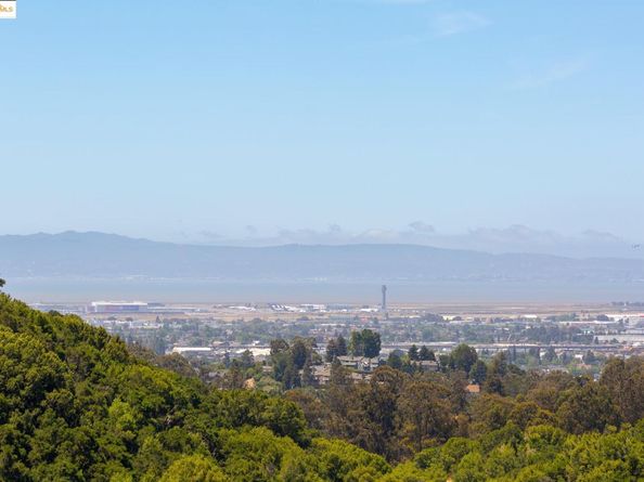 10353 Royal Oak Rd, Oakland CA 94605