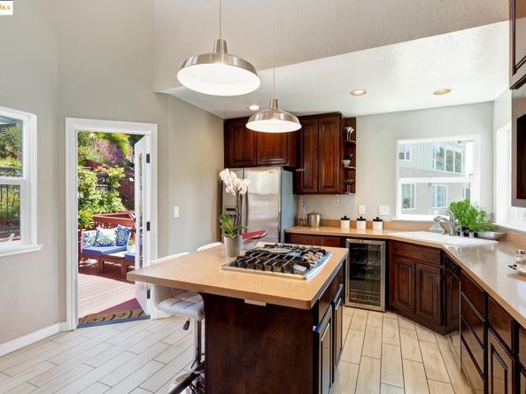 10353 Royal Oak Rd, Oakland CA 94605