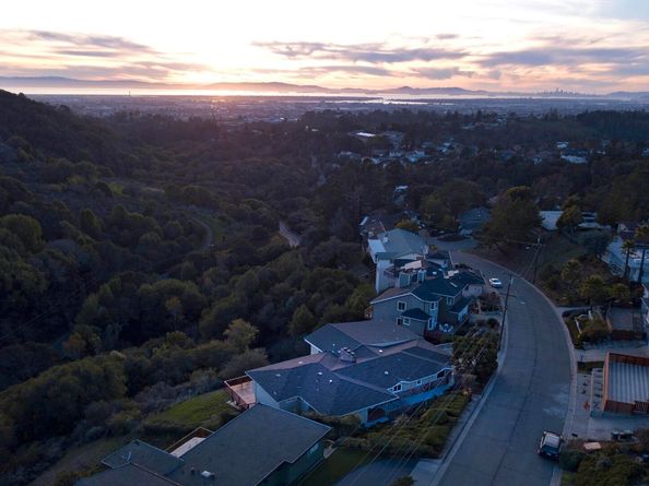 10353 Royal Oak Rd, Oakland CA 94605