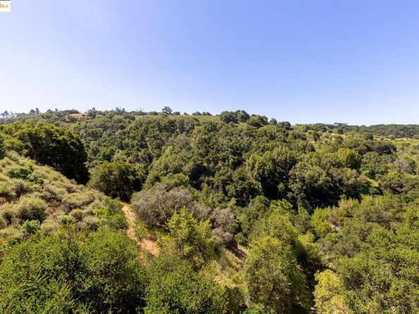 10353 Royal Oak Rd, Oakland CA 94605