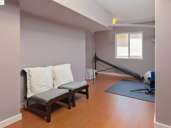 10353 Royal Oak Rd, Oakland CA 94605