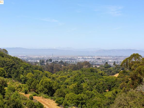 10353 Royal Oak Rd, Oakland CA 94605
