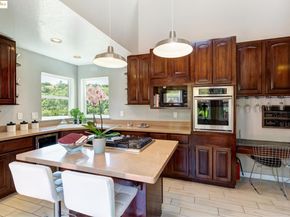 10353 Royal Oak Rd, Oakland CA 94605