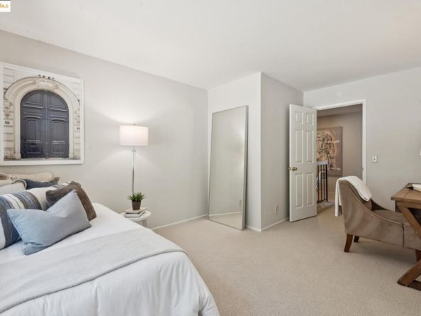 93 Thousand Oaks St, Oakland CA 94605