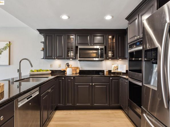 93 Thousand Oaks St, Oakland CA 94605