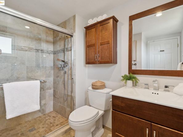 93 Thousand Oaks St, Oakland CA 94605