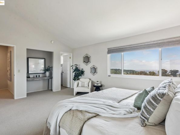 93 Thousand Oaks St, Oakland CA 94605