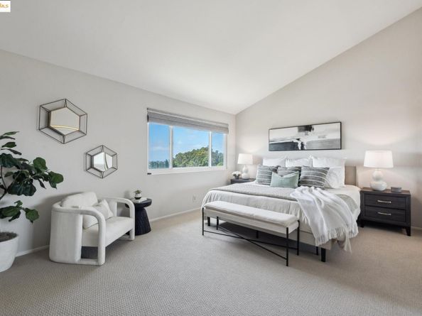 93 Thousand Oaks St, Oakland CA 94605