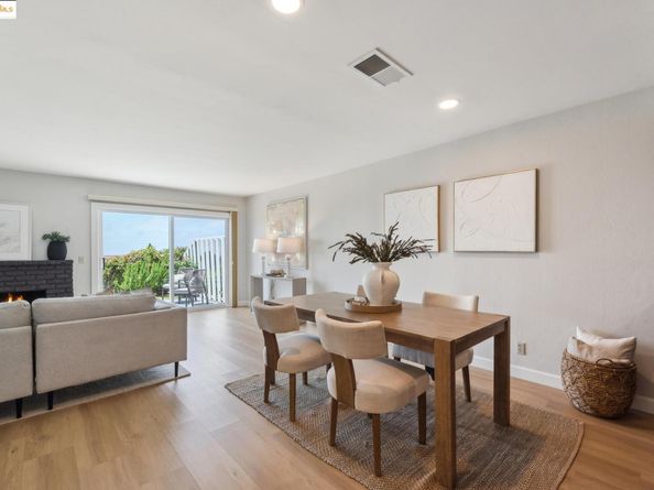 93 Thousand Oaks St, Oakland CA 94605