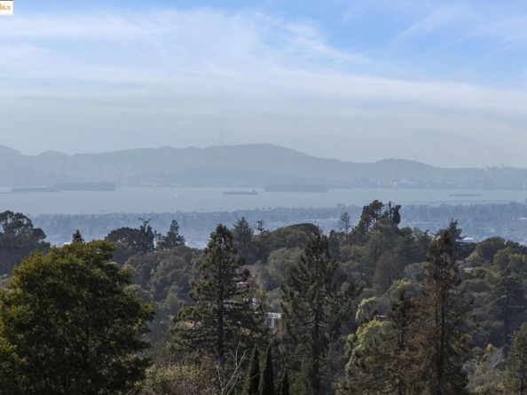 93 Thousand Oaks St, Oakland CA 94605