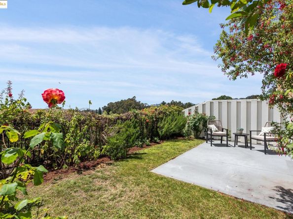 93 Thousand Oaks St, Oakland CA 94605